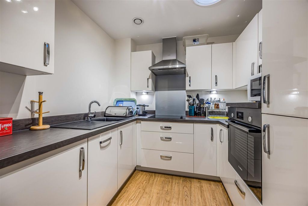 Property photo 1 of 16 45 Shilling Place, Stakes Road, Waterlooville-Smal