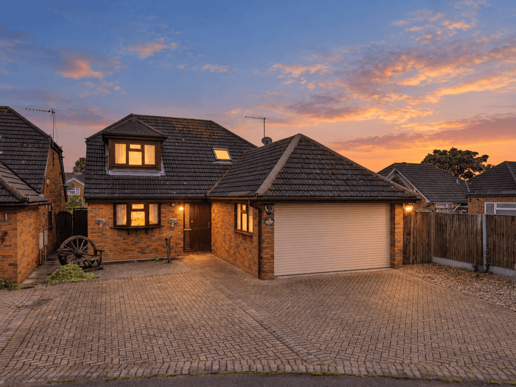 Property photo 1 of 28 The Kiplings, Gooseberry Hill, Luton