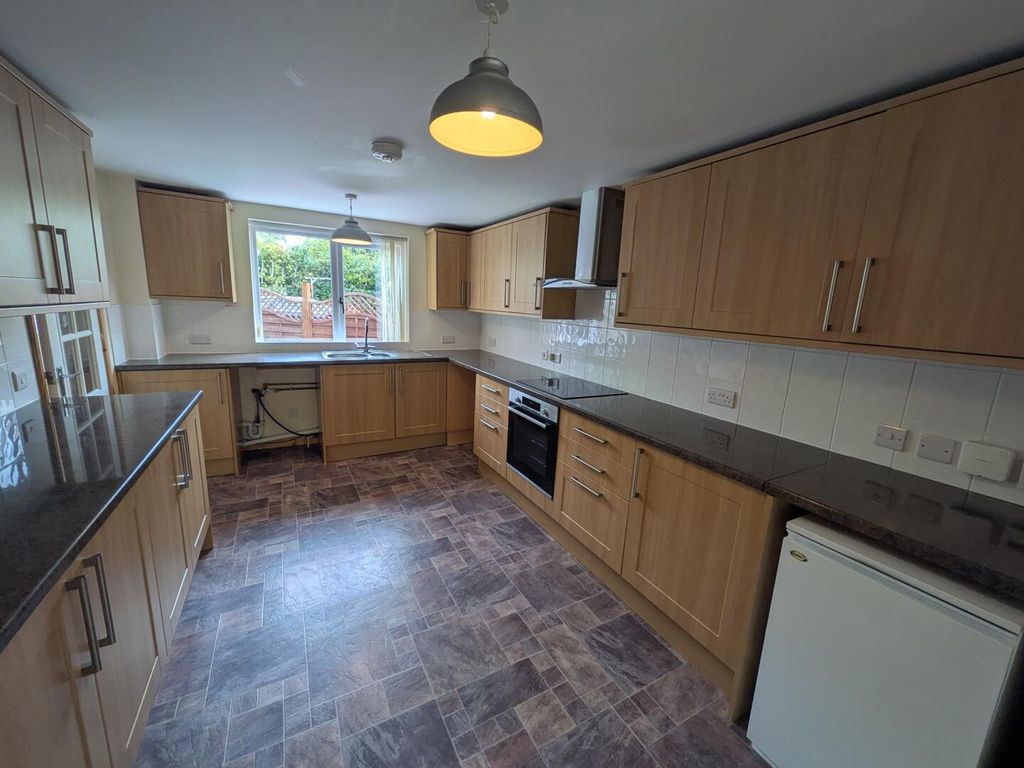 Property photo 3 of 15 Kitchen