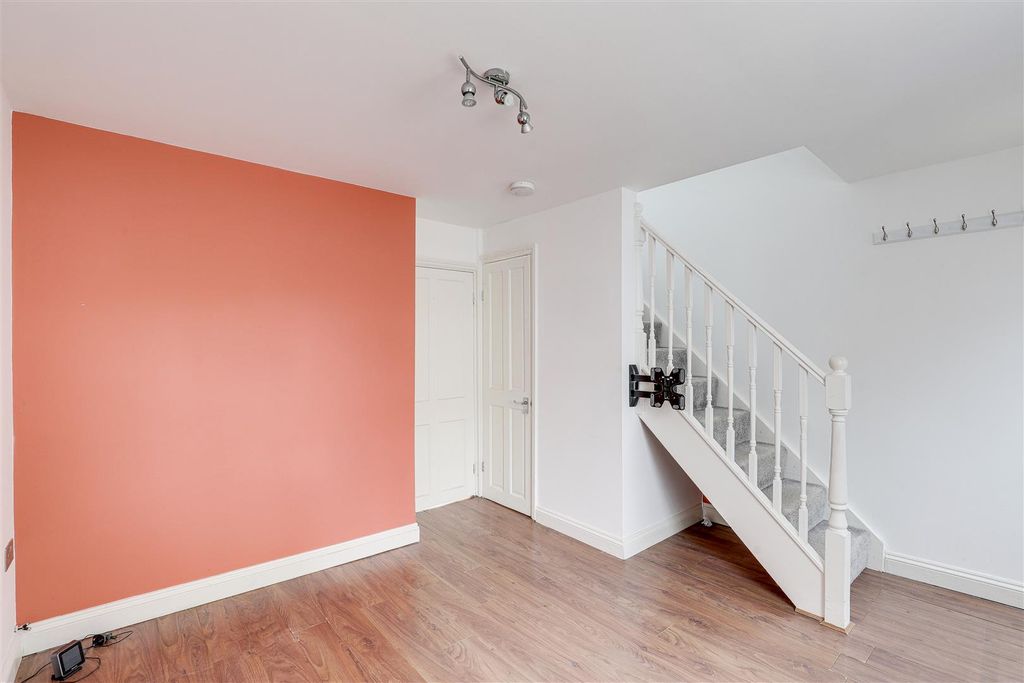 Property photo 2 of 11 6592.Jpg
