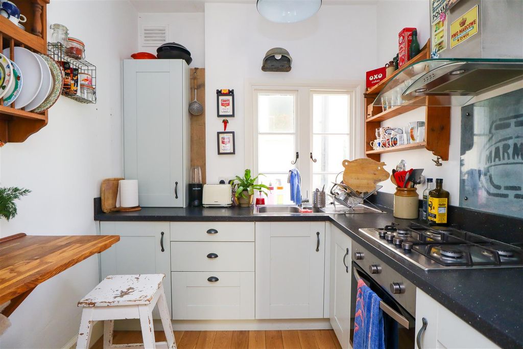 Property photo 2 of 12 Kitchen