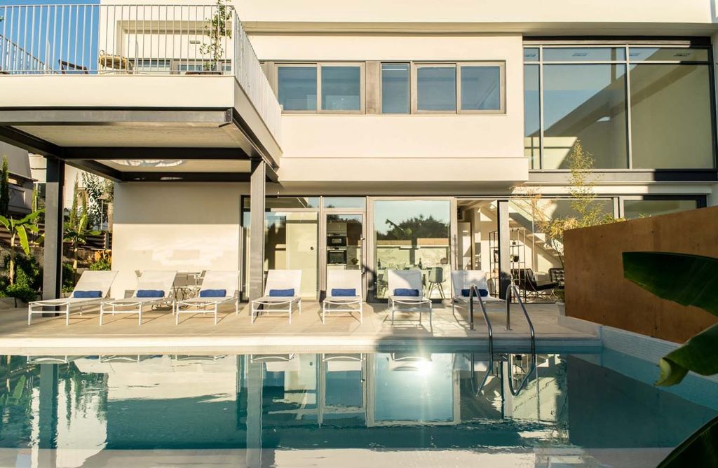 Property photo 2 of 22