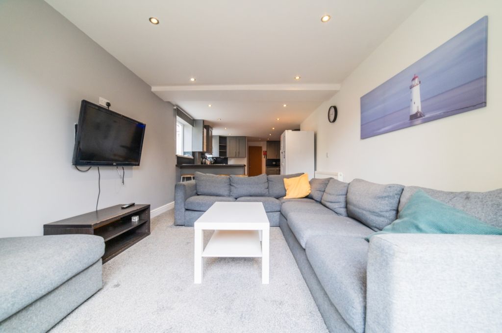 Property photo 2 of 13 Lrg_Another Student Property From Award Winning Cp