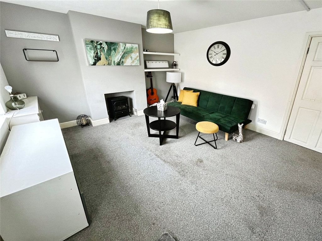 Property photo 2 of 11 Lounge