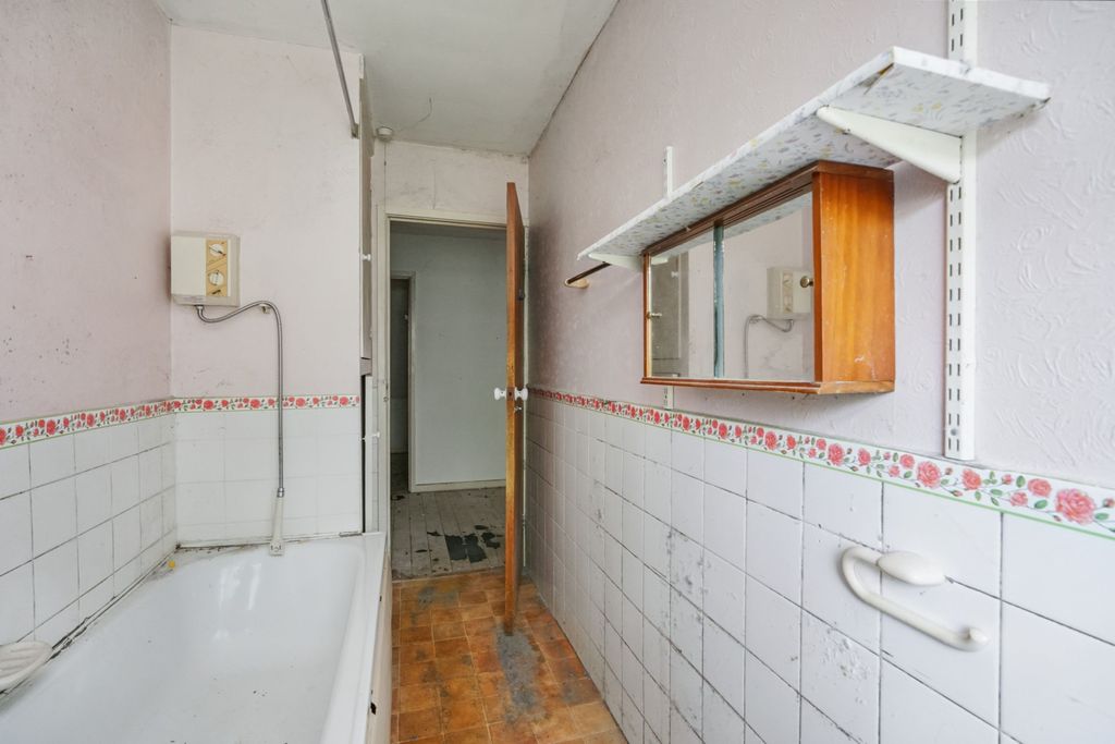 Property photo 3 of 11 2 Salisbury Court, Querneby Road, Nottingham Ng3 5Jd