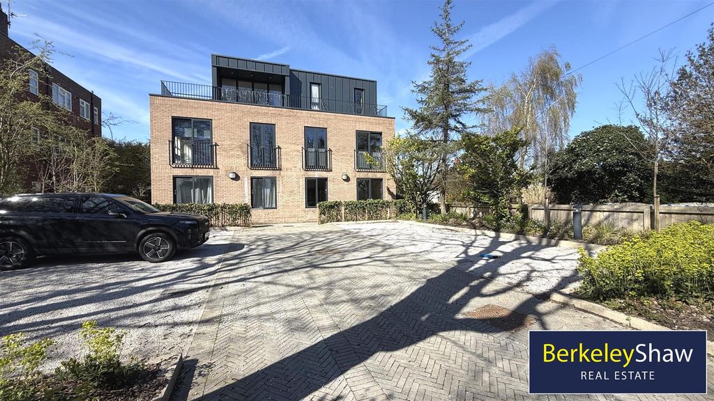 Property photo 1 of 14 External