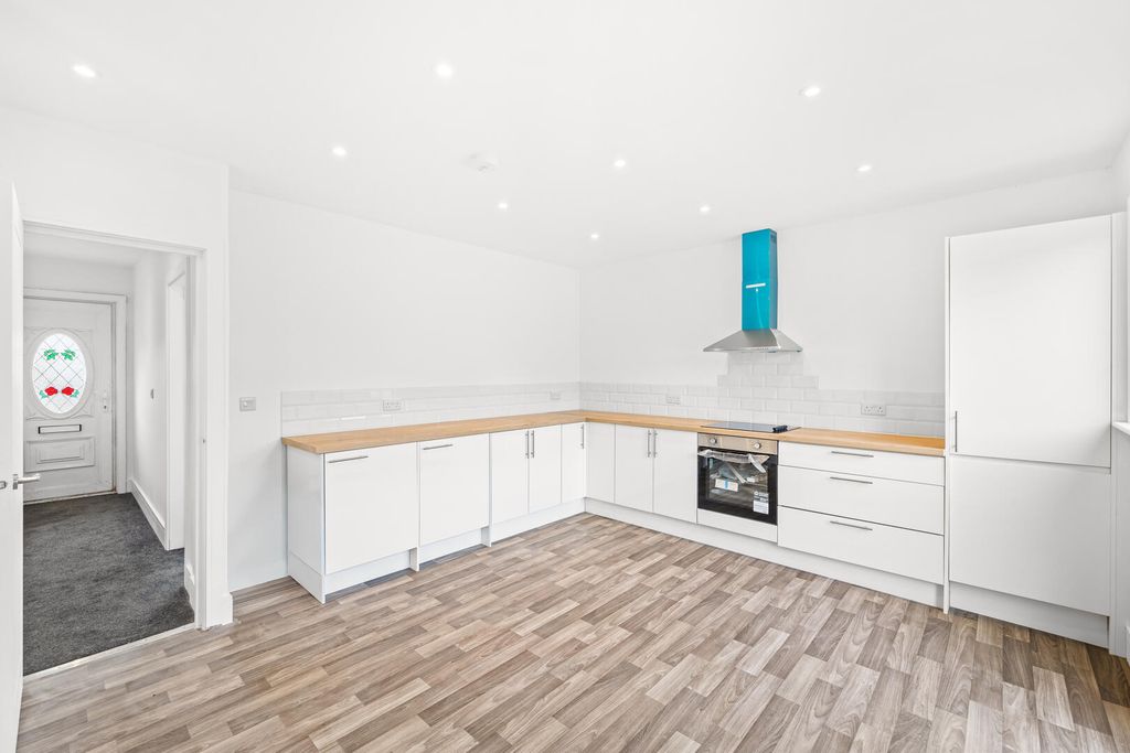 Property photo 2 of 16 Kitchen