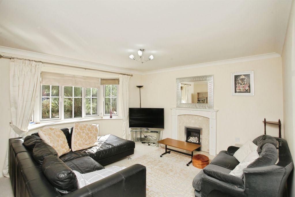 Property photo 2 of 24