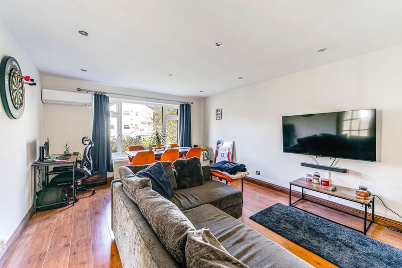 Property photo 2 of 24 Photo 9