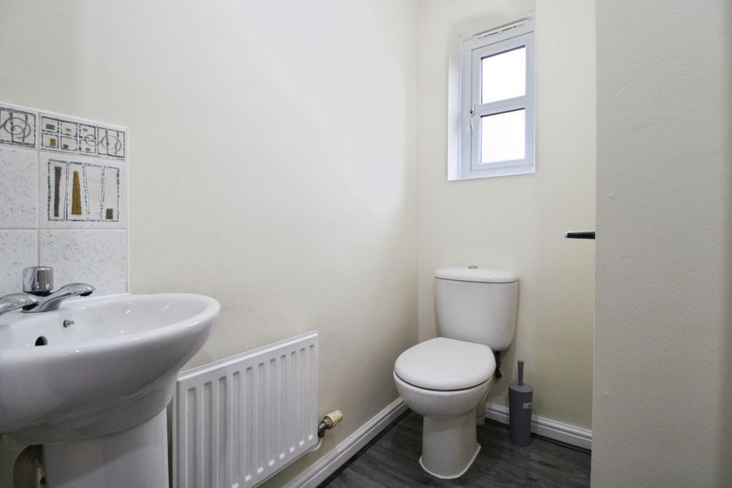Property photo 3 of 13 Cloakroom/wc