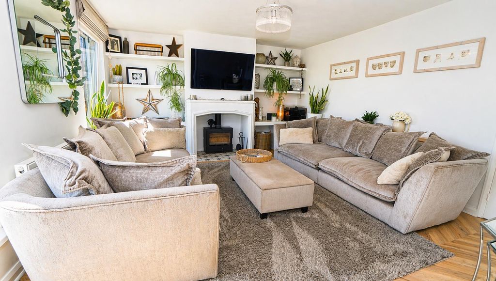 Property photo 3 of 30 Lounge1.Png