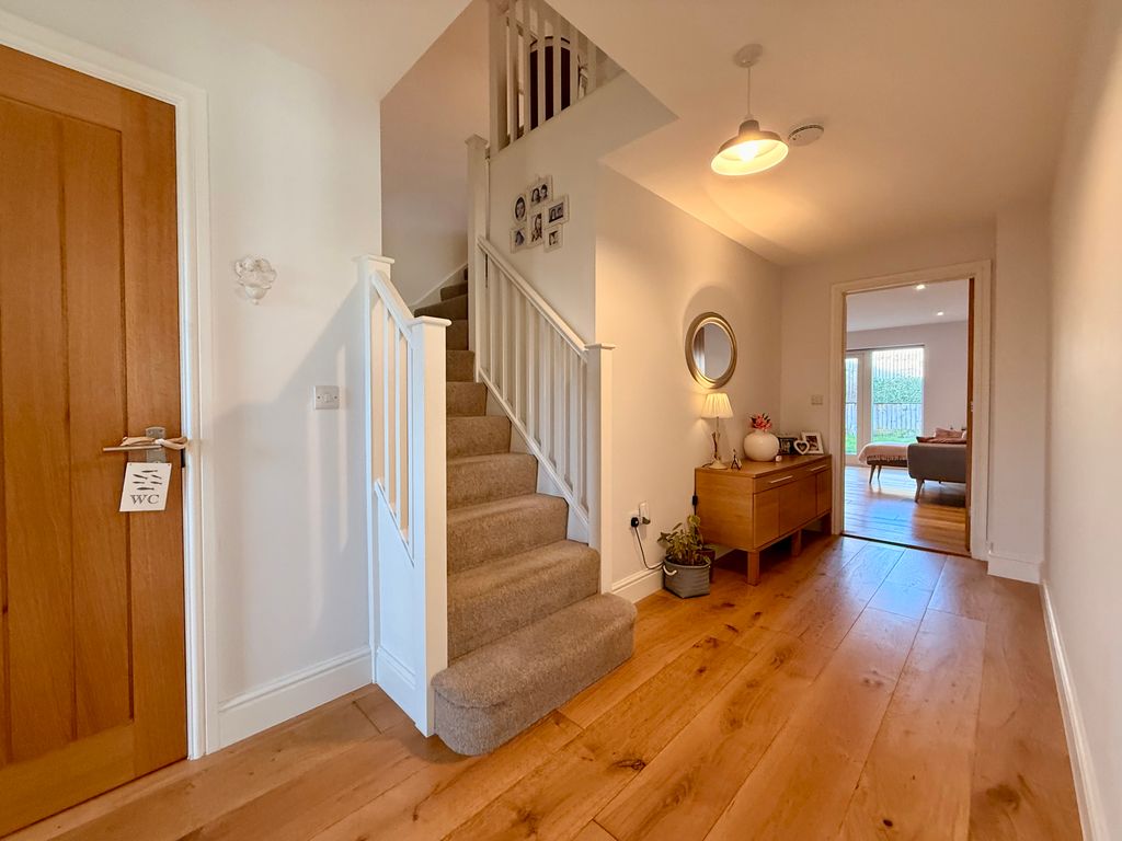 Property photo 2 of 18 Entrance Hall