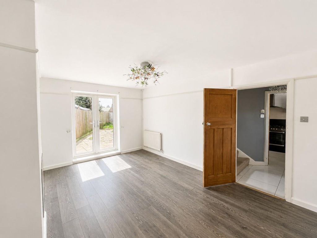 Property photo 3 of 11 1 Draycott Cresent - Lounge.Jpeg
