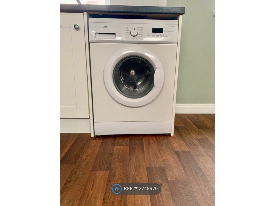 Property photo 3 of 16 Washing Machine