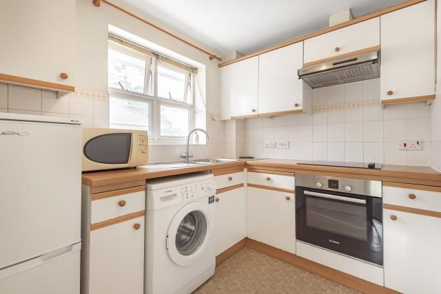 Property photo 2 of 10 Kitchen