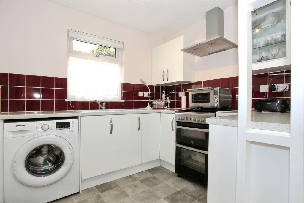 Property photo 3 of 17 Kitchen Area