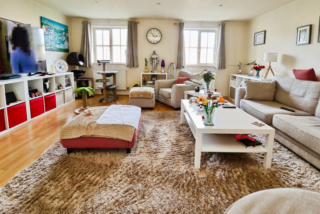 Property photo 3 of 12