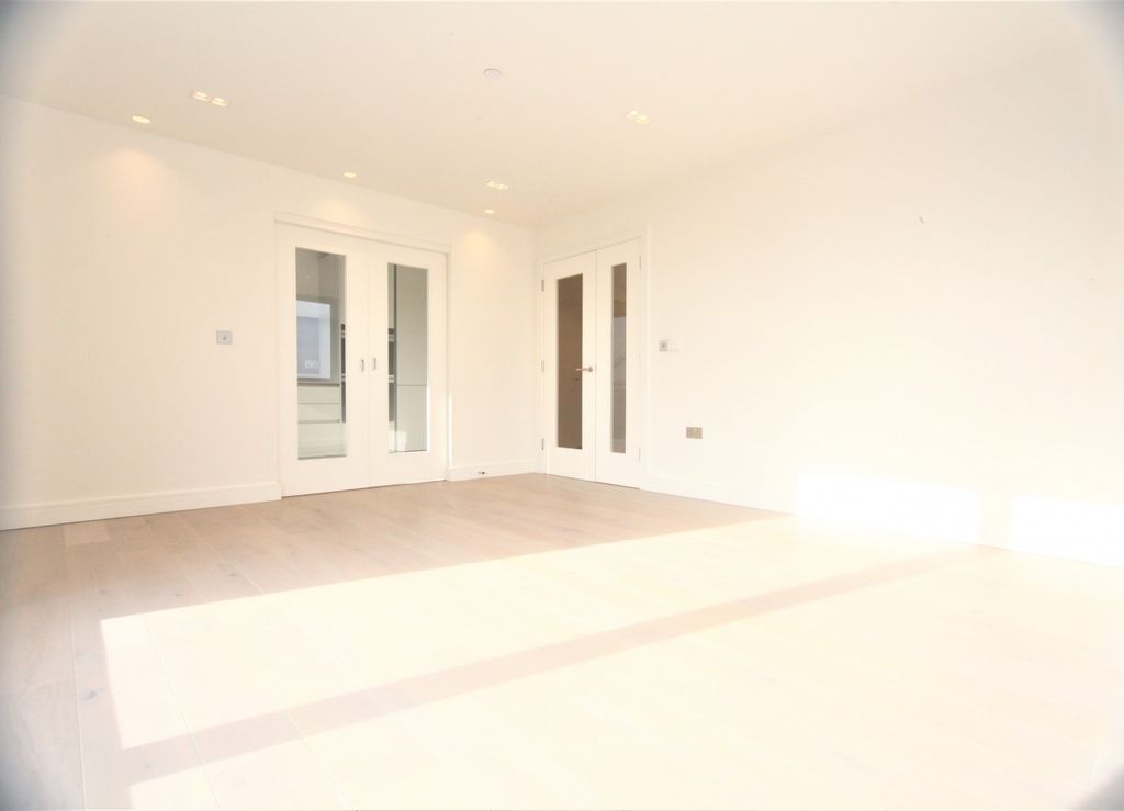 Property photo 3 of 10 (Main)