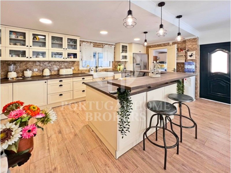 Property photo 2 of 100