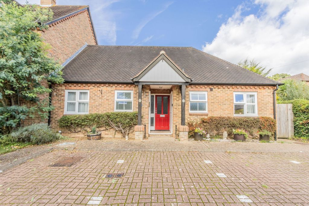 Property photo 1 of 8