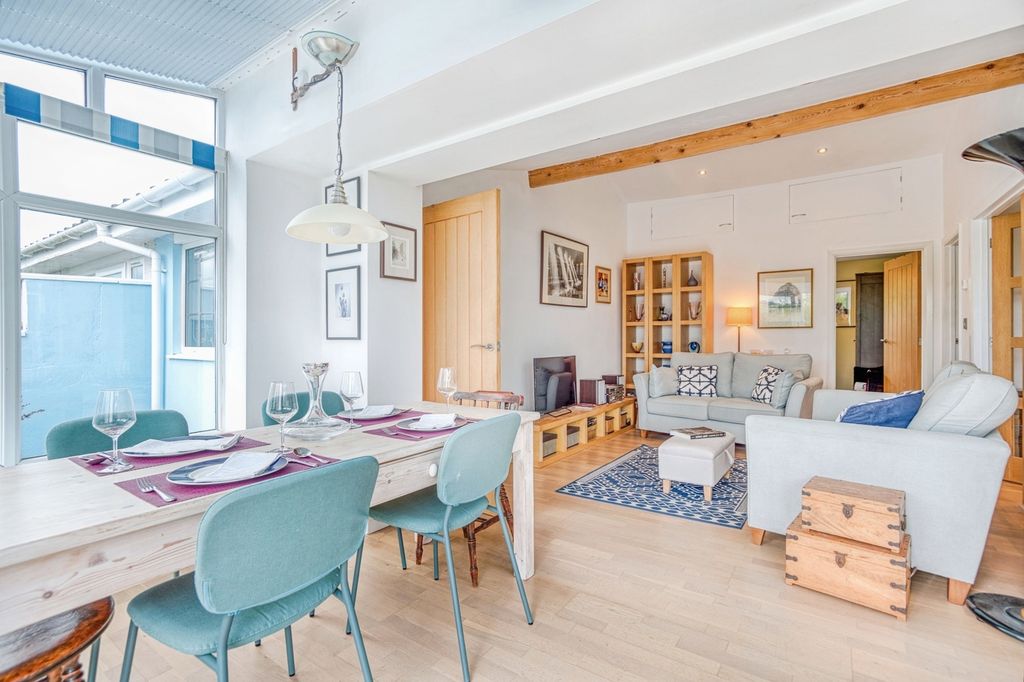 Property photo 2 of 11 Pbox-Img.Jpg