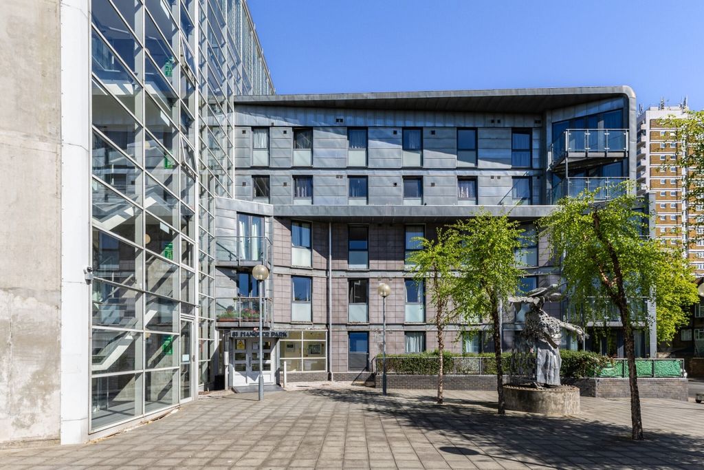 Property photo 2 of 7 107949_Flat 14C 8...