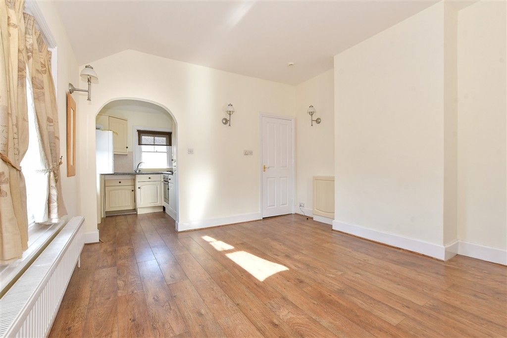 Property photo 2 of 5 Bedroom/ Living Area