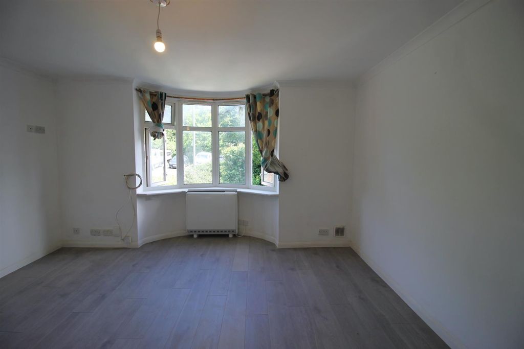 Property photo 2 of 9 695595_1_003.Jpg