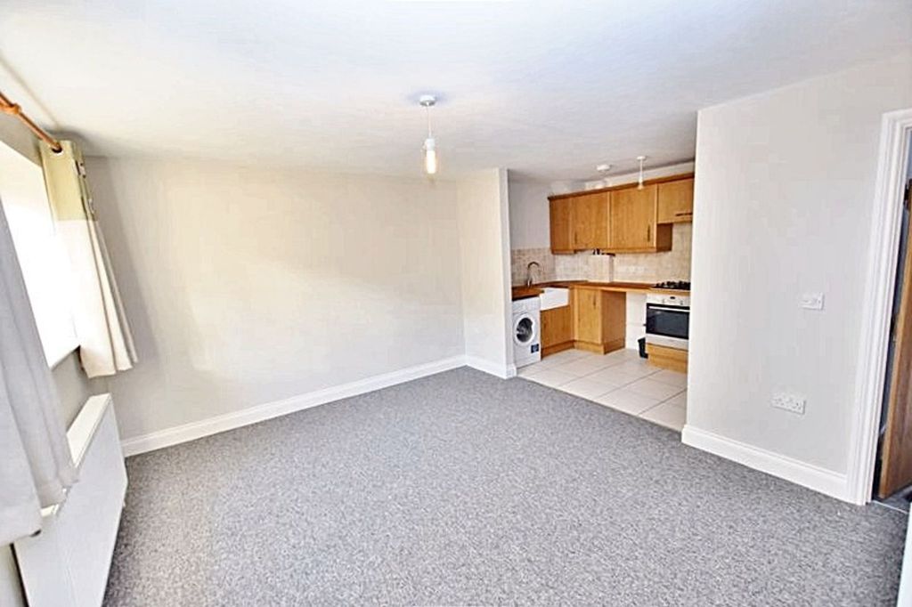 Property photo 3 of 7 Living Room