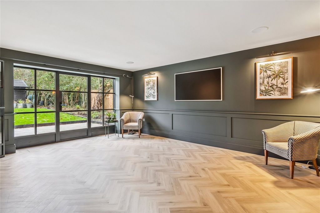 Property photo 2 of 18 Sitting Room