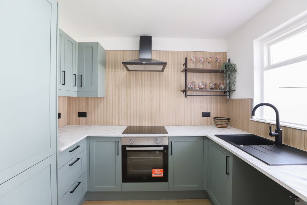 Property photo 1 of 18 Kitchen