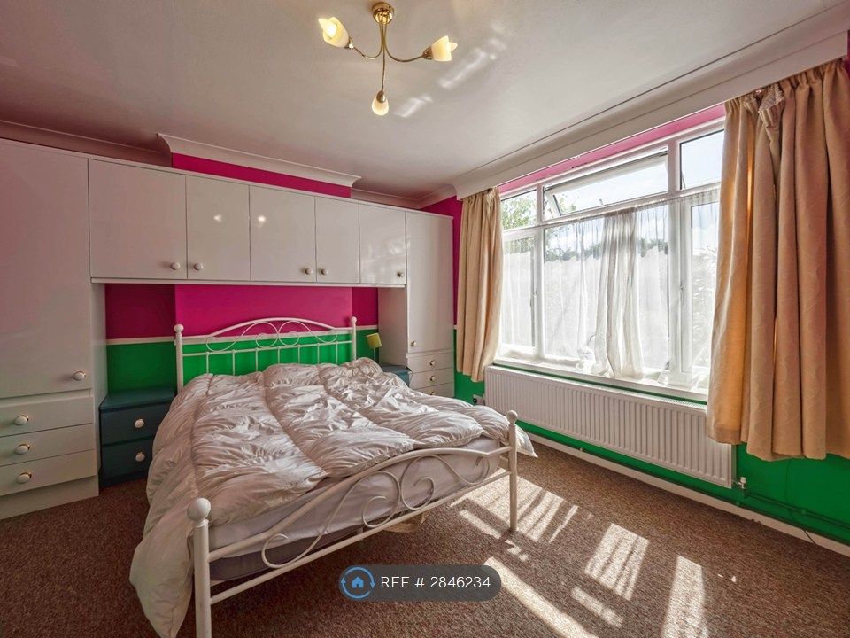 Property photo 1 of 6 Double Bedroom