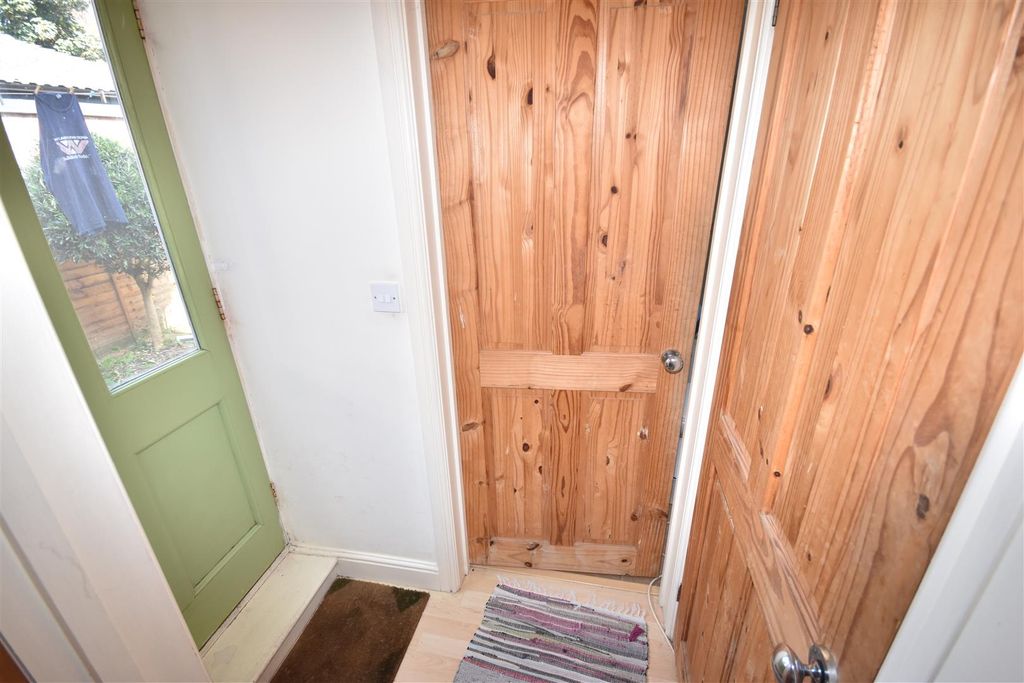 Property photo 2 of 14 Lobby