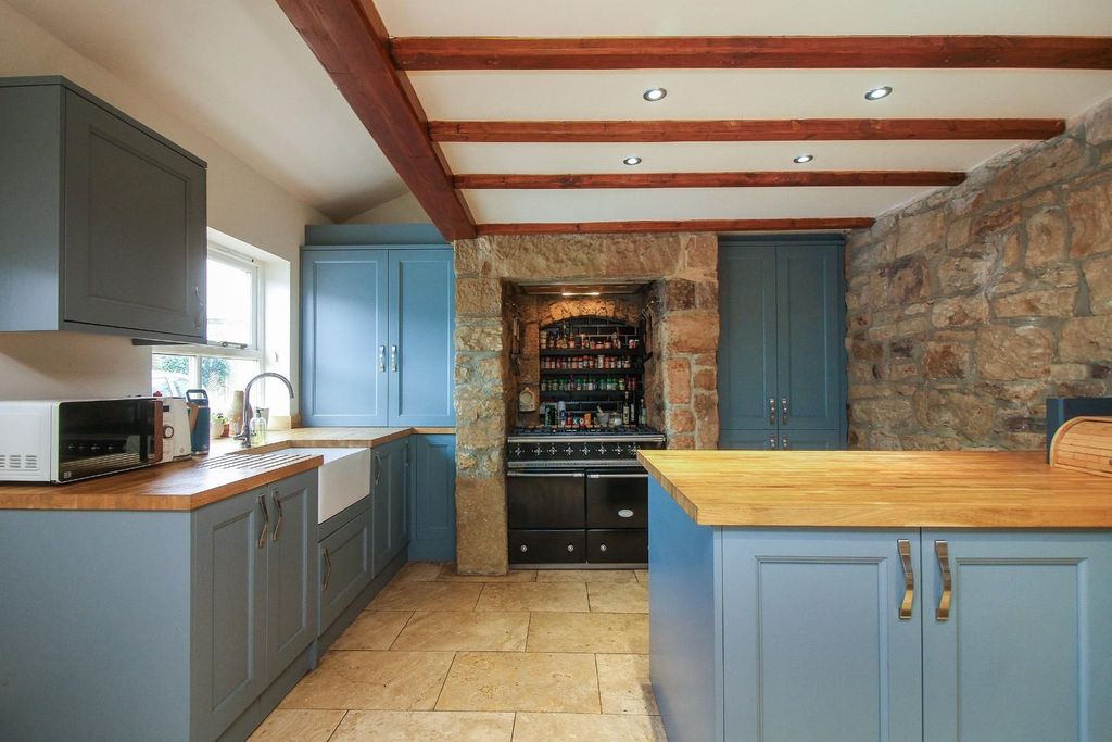 Property photo 3 of 25 8
