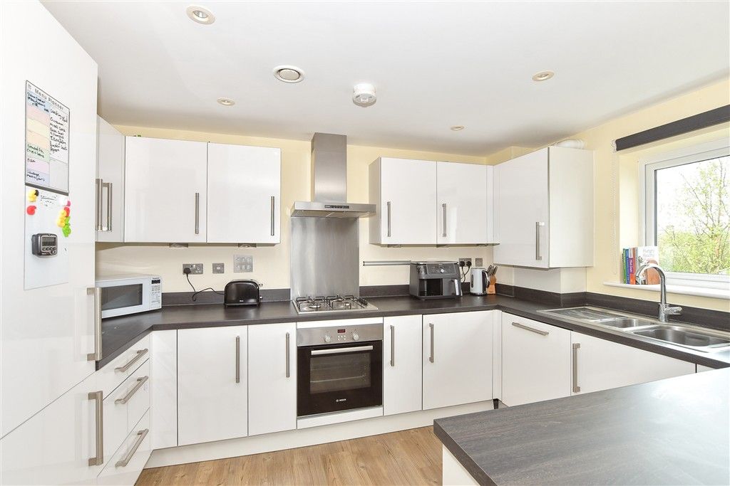 Property photo 2 of 9 Kitchen