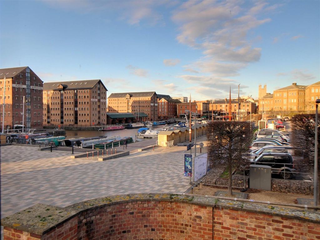 Property photo 2 of 12