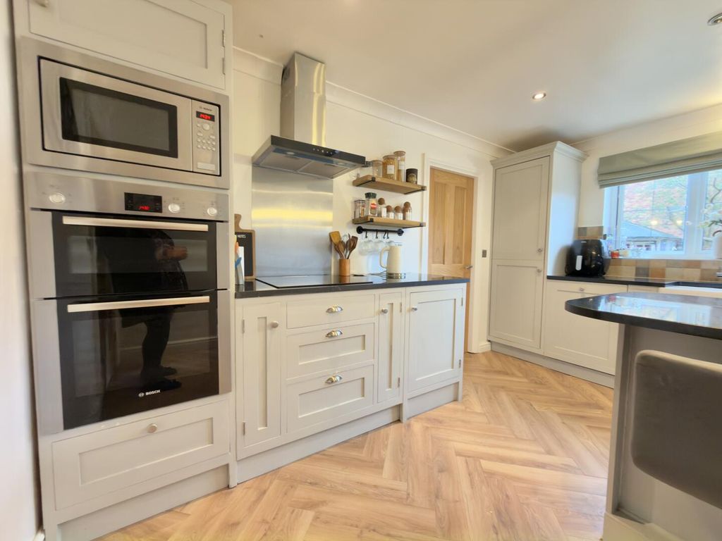 Property photo 3 of 18 Kitchen/Diner