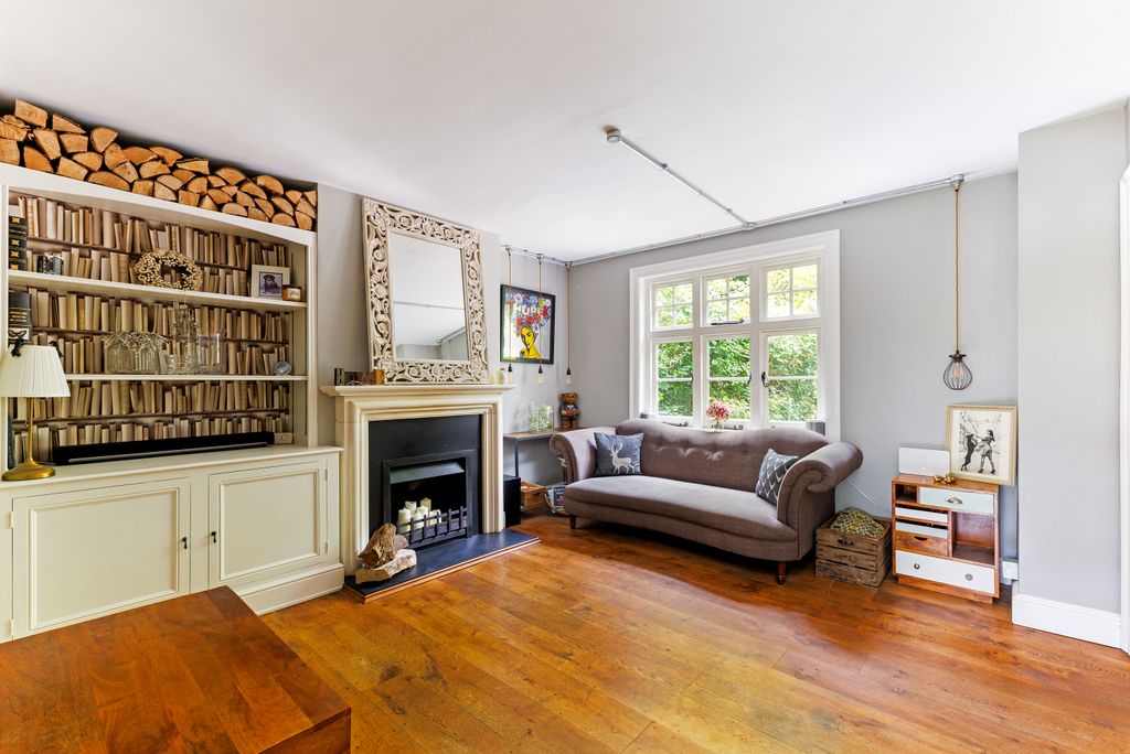 Property photo 2 of 17