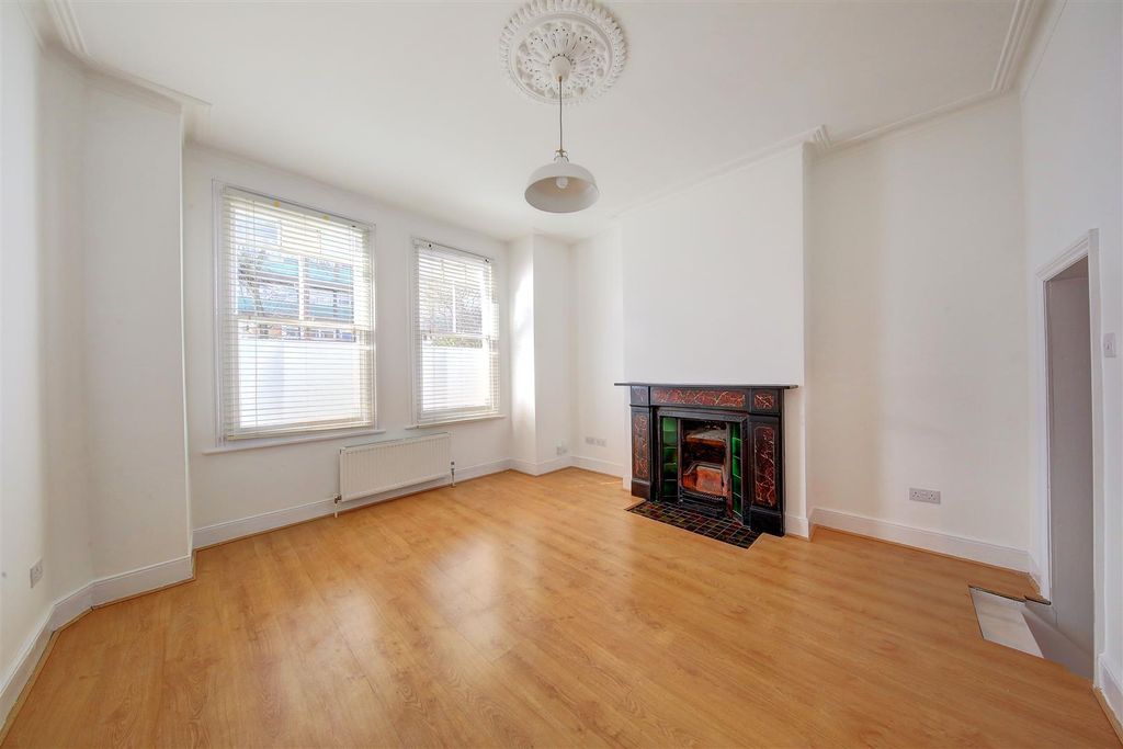 Property photo 3 of 6 Lounge.Jpg