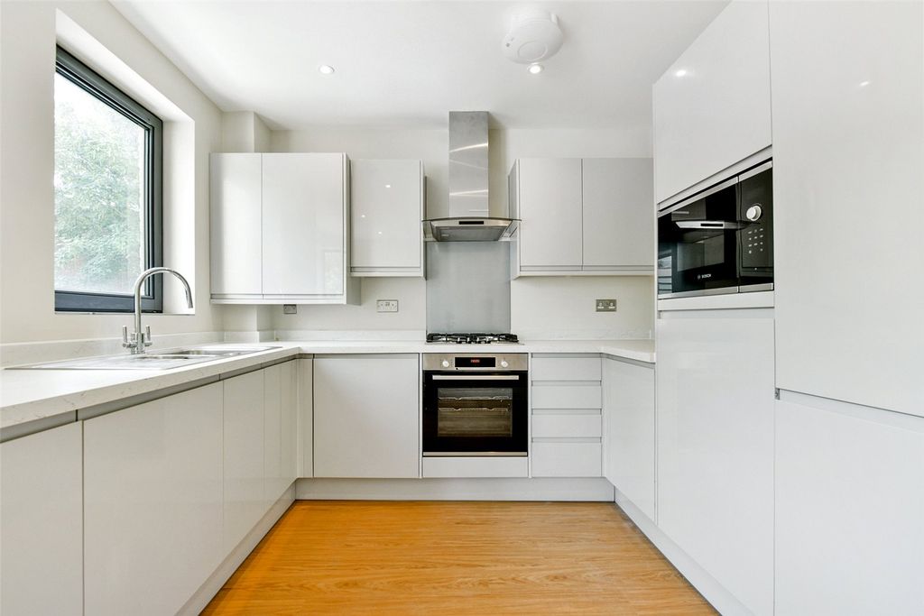 Property photo 2 of 11 Kitchen