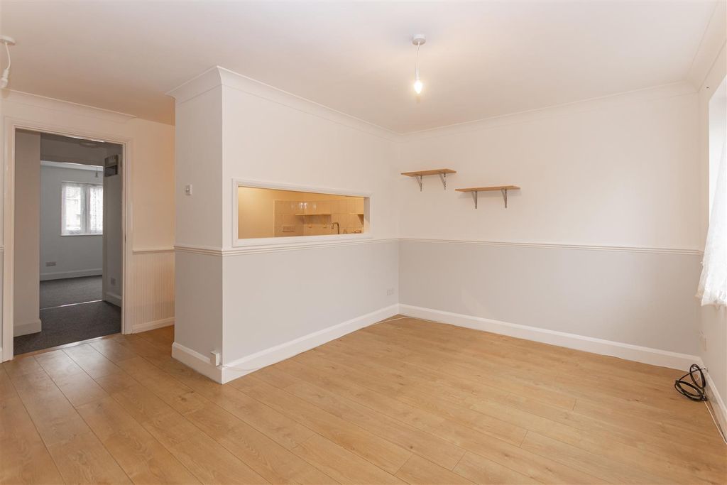 Property photo 2 of 8 Lounge