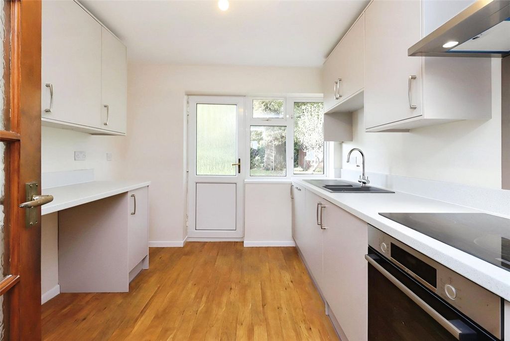 Property photo 3 of 18 Kitchen