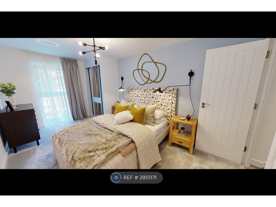 Property photo 2 of 21 Master Bedroom