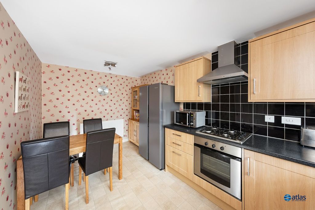 Property photo 2 of 16 Kitchen/Dining Area