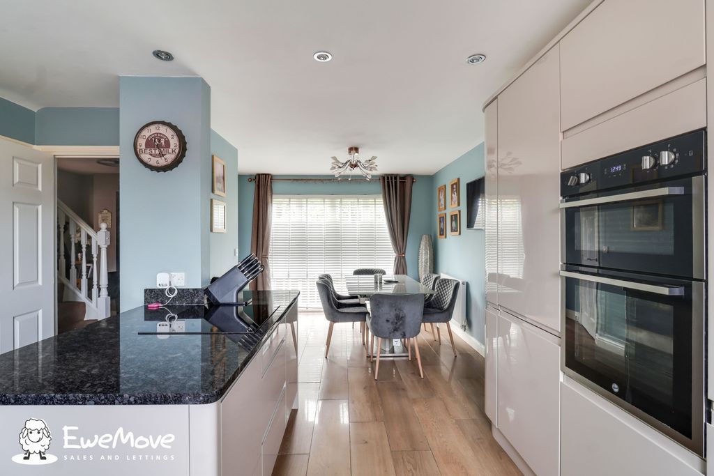 Property photo 2 of 23 Kitchen Diner