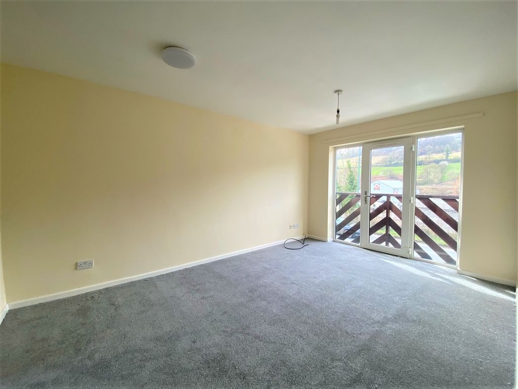 Property photo 2 of 10 Living Room