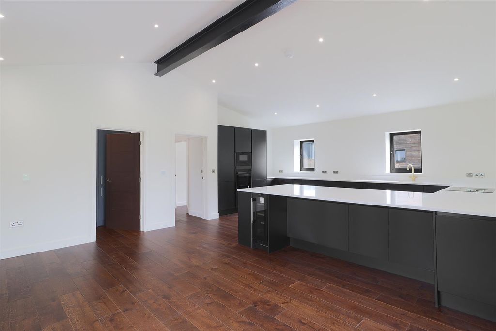 Property photo 3 of 17 Kitchen/ Dining Room