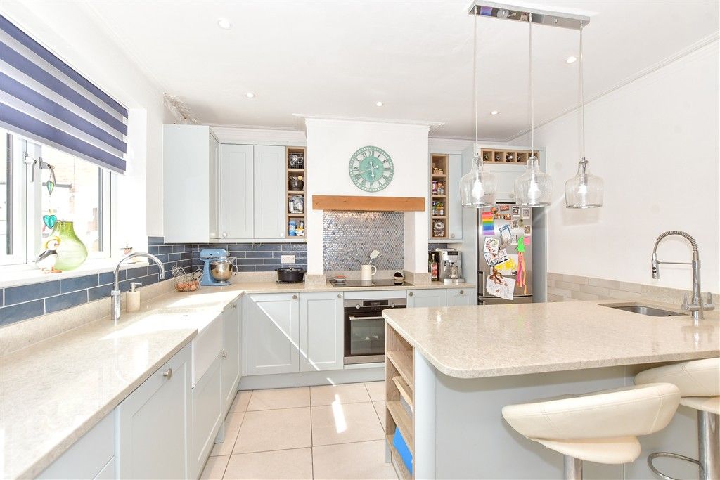 Property photo 2 of 12 Kitchen