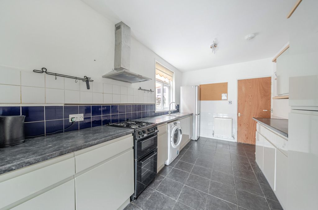 Property photo 3 of 14 1516153-22-6A9Aa3...