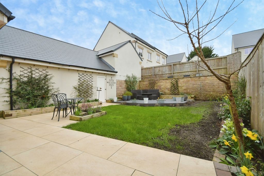 Property photo 2 of 25